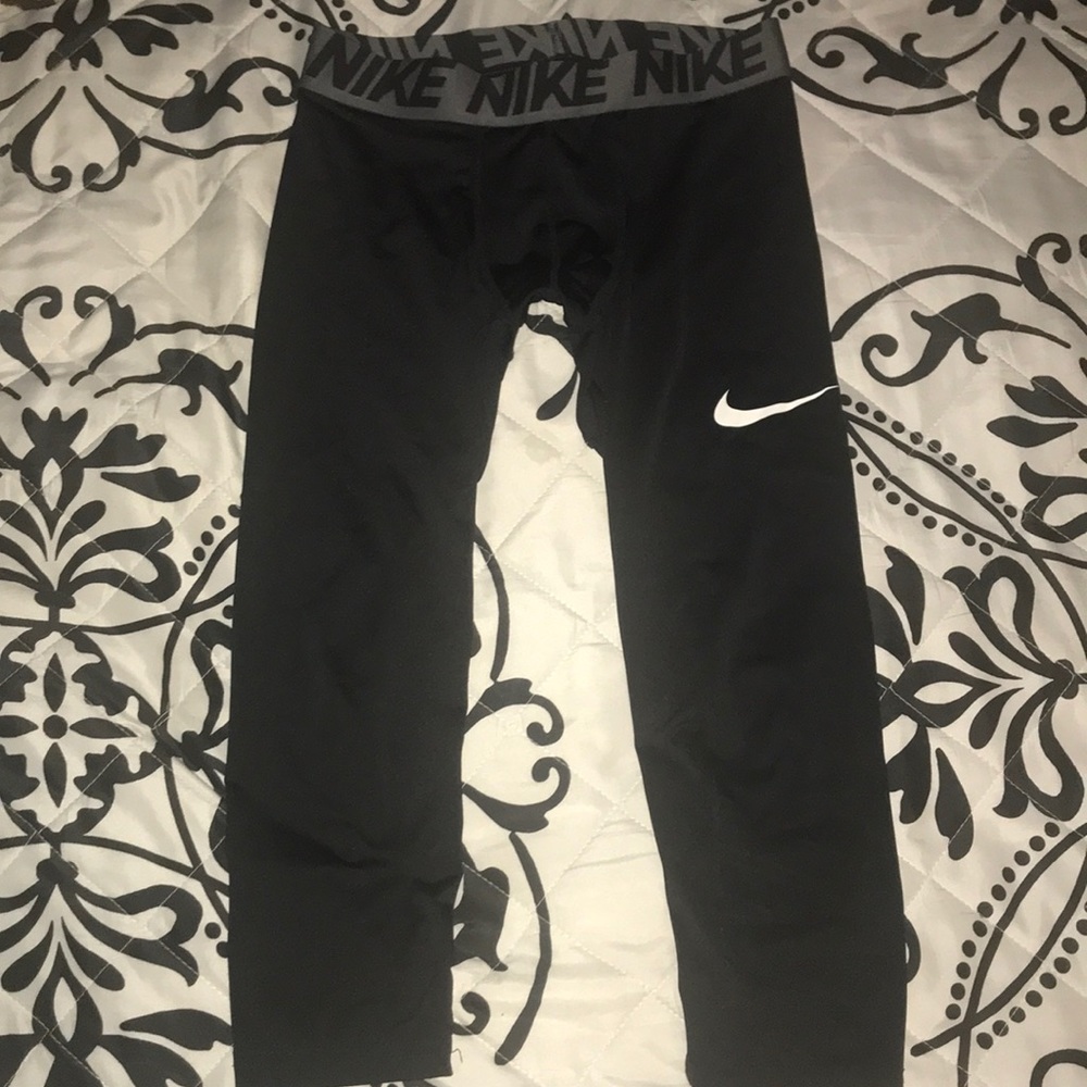 ⭐️ NIKE Compression Bottoms